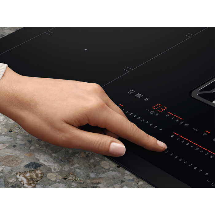 Plită cu inducție cu hotă integrată Electrolux KCC85450, 83 cm, 4 zone gătit, Clasă energetică A+, 630 m³/h, FlexiBridge, Booster, Control Touch, Negru [8]