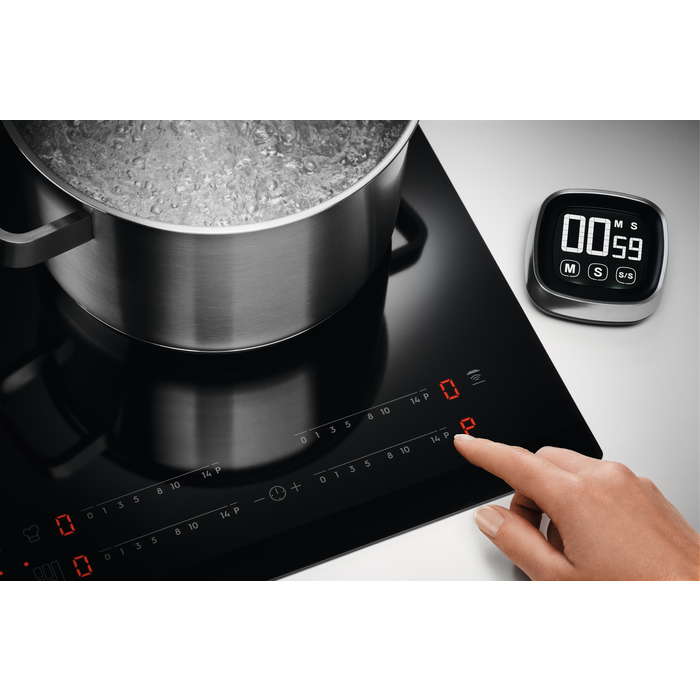Plită cu inducție Electrolux EIS62443, incorporabilă, 60 cm, 4 zone de gătit, SenseBoil®, Hob2Hood®, PowerBoost®, control tactil, negru [10]