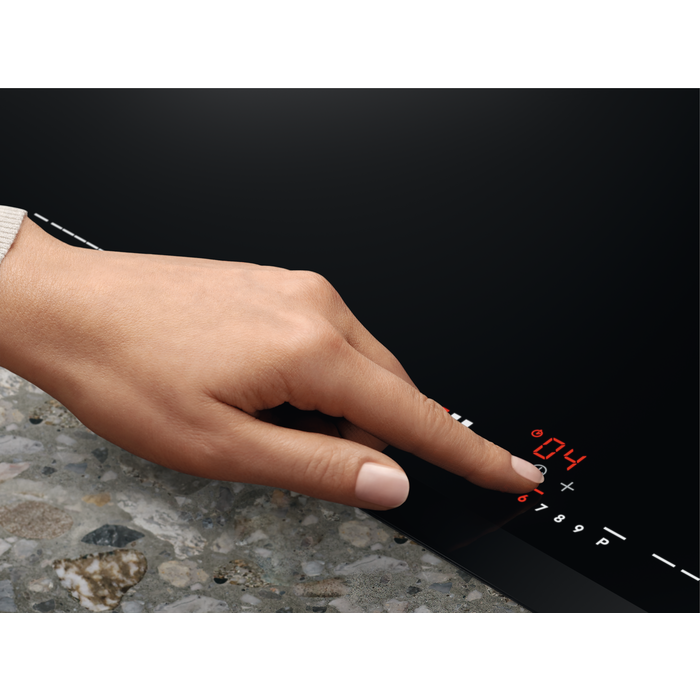 Plită cu inducție Electrolux EIV87671, incorporabilă, 80 cm, TotalFlex cu 5 zone de gătit, PowerBoost, ActiveTouch, Hob2Hood®, touch control, negru [4]