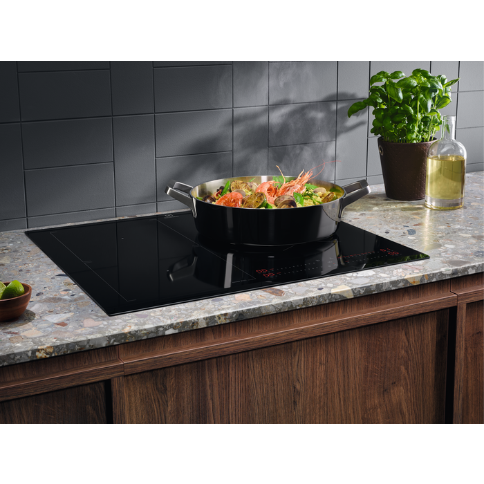 Plită cu inducție Electrolux Y62IS453, incorporabilă, 60 cm, 4 zone de gătit, SenseBoil®, Hob2Hood®, PowerBoost®, funcție punte, control tactil, negru [7]