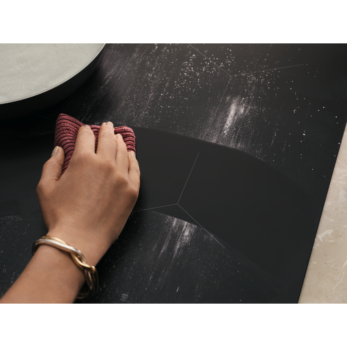 Plita incorporabilă Electrolux EIS62453 – Plită cu inducție 60 cm SaphirMatt® SenseBoil®, 4 zone de gătit, Hob2Hood® & PowerBoost, Control tactil, Negru [6]