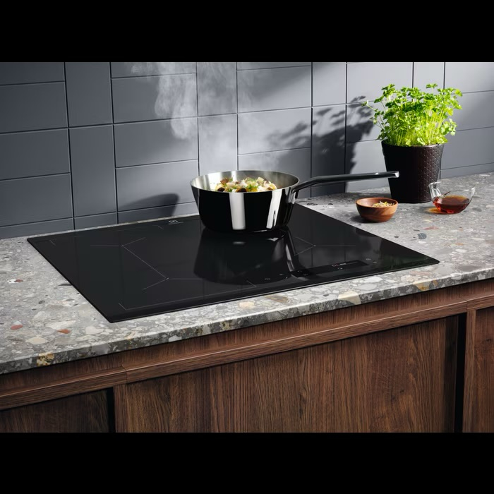 Plita incorporabilă Electrolux EIS6648 – Plită cu inducție 60 cm, 4 zone de gătit cu SensePro®, Hob2Hood®, Bridge & Senzor temperatură wireless, Control tactil colorat, Negru [3]
