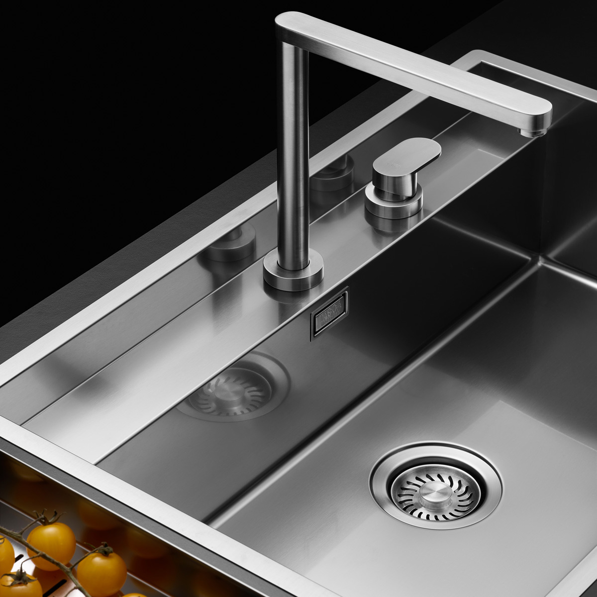 Set chiuveta bucatarie inox CookingAid TASCA PHANTOM BACK PT74 INVISIBLE cu baterie telescopica Tasca Nando si tocator lemn Iroko [2]