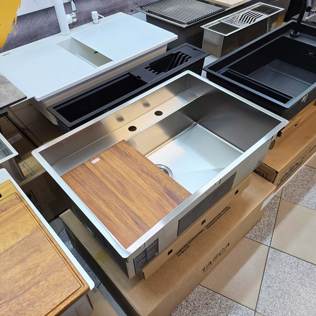 Set chiuveta bucatarie inox CookingAid TASCA PHANTOM BACK PT74 INVISIBLE cu baterie telescopica Tasca Nando si tocator lemn Iroko [23]