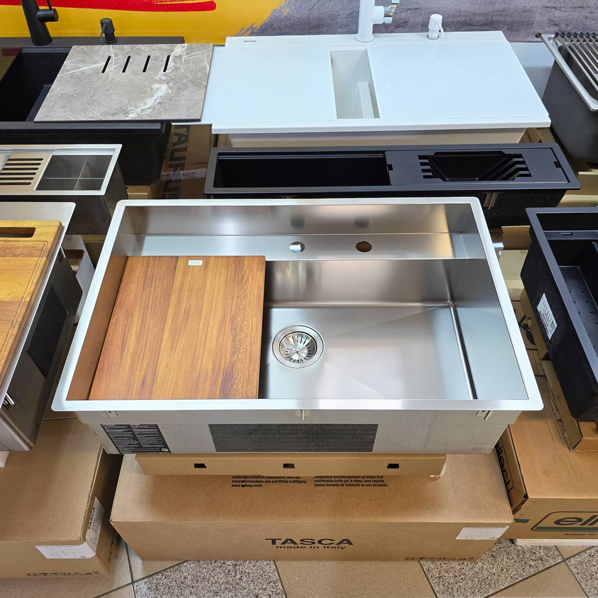 Set chiuveta bucatarie inox CookingAid TASCA PHANTOM BACK PT74 INVISIBLE cu baterie telescopica Tasca Nando si tocator lemn Iroko [25]