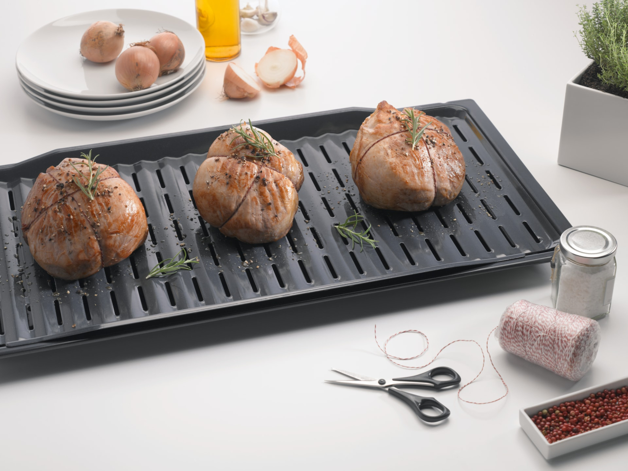 Tavă multifuncțională Miele HUBB 91, cu finisaj PerfectClean, pentru cuptoare de 90 cm [3]