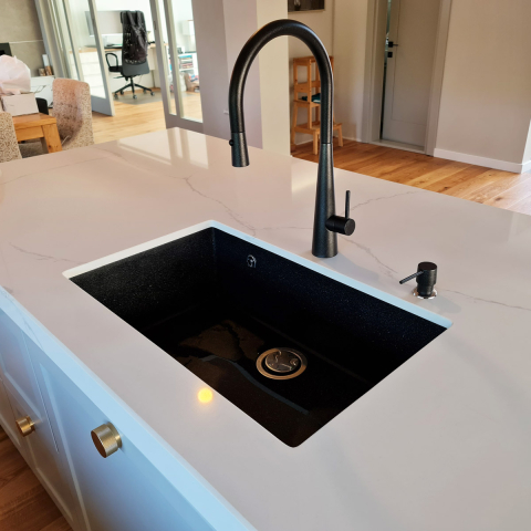 Baterie CookingAid NEWMIX 90 Black Metal Quartz cu finisaj NEGRU Metalic antiamprenta si furtun dus retractabil / extractibil + buton jet/dus [4]