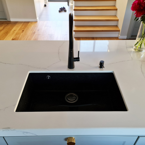 Baterie CookingAid NEWMIX 90 Black Metal Quartz cu finisaj NEGRU Metalic antiamprenta si furtun dus retractabil / extractibil + buton jet/dus [6]