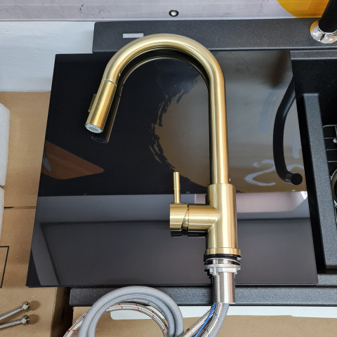 Baterie CookingAid TOUCH ON GOLDEN TAP CU SENZOR ATINGERE aurie cu furtun dus retractabil / extractibil + buton interschimbabil jet/dus si finisaj auriu periat antiamprenta [1]