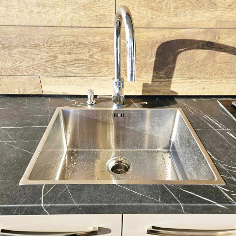 Chiuveta bucatarie inox CookingAid HERA MEDIUM cu montaj pe/sub blat cu dozator detergent, tavita scurgere inox, gratar rulabil inox + accesorii montaj [11]