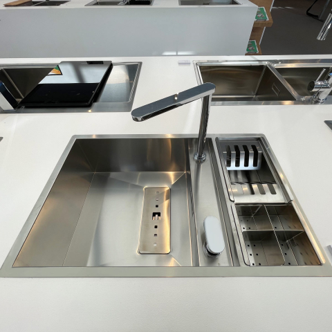 Chiuveta bucatarie inox CookingAid INVISIBLE 70 cu scurgator vase si baterie telescopica integrata, capac scurgere invizibil, tocator sticla temperizata + accesorii montaj [11]