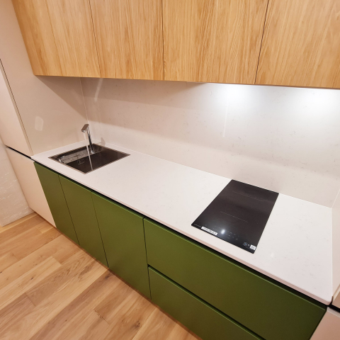 Chiuveta bucatarie inox CookingAid INVISIBLE DEEP cu baterie telescopica integrata, scurgator vase/paste/fructe, tocator sticla temperizata, dozator detergent + accesorii montaj [30]