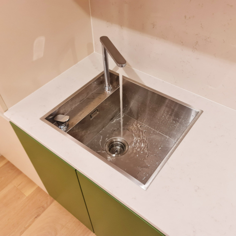 Chiuveta bucatarie inox CookingAid INVISIBLE DEEP cu baterie telescopica integrata, scurgator vase/paste/fructe, tocator sticla temperizata, dozator detergent + accesorii montaj [29]