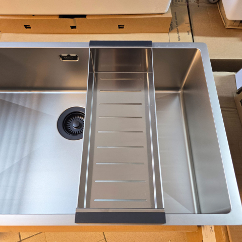 Chiuveta bucatarie inox CookingAid TASCA CANOVA CA70 DuriX mata, rezistenta la zgarieturi si ventil/preaplin negru, cu montaj pe blat, sub blat sau la nivelul blatului si accesorii montaj [18]