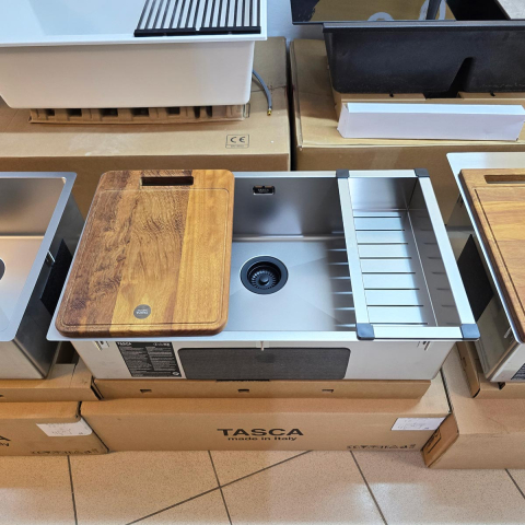 Chiuveta bucatarie inox CookingAid TASCA CANOVA CA70 DuriX mata, rezistenta la zgarieturi si ventil/preaplin negru, cu montaj pe blat, sub blat sau la nivelul blatului si accesorii montaj [9]