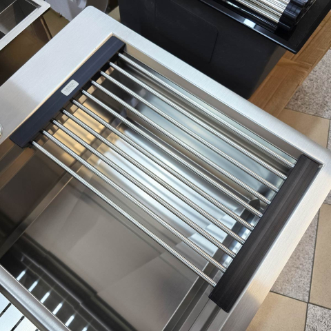 Chiuveta bucatarie inox CookingAid TASCA Harmony 116IF WORKSTATION cu 6 accesorii: tavita scurgere glisanta, tocator lemn Iroko, gratar scurgere glisant, dus extractibil cu pulverizator, dozator deter [10]