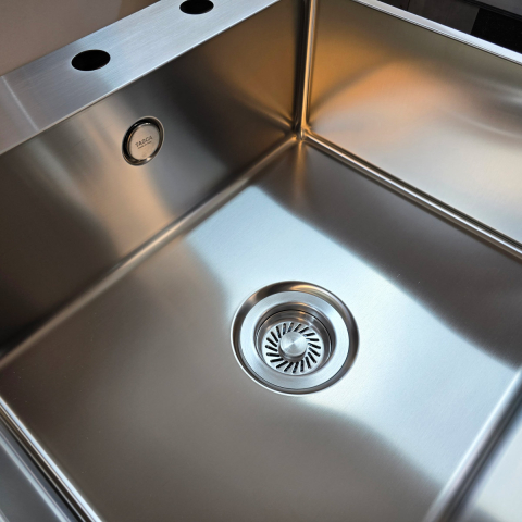 Chiuveta bucatarie inox CookingAid TASCA IRIS IR50 BM cu montaj pe blat, ventil scurgere automat cu capac scurgere invisibila, preaplin rotund si accesorii montaj [9]