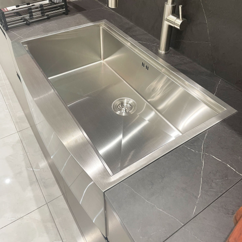 Chiuveta bucatarie inox cu front vizibil CookingAid FARMHOUSE Apron Large Workstation cu scurgator vase/paste/fructe, gratar rulabil inox, dozator sapun, tocator Sapele si accesorii montaj [16]