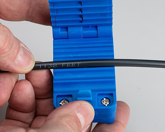 Cutit cu taiere longitudinala si transversala pentru extras buffere din cabluri de 2,9-6,8mm [4]