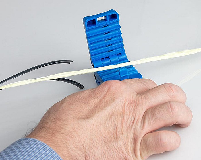 Cutit cu taiere longitudinala si transversala pentru extras buffere din cabluri de 2,9-6,8mm [11]