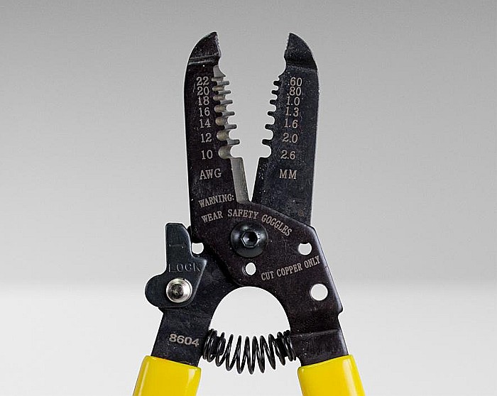 Dezizolator conductori electrici cu diametre de 0.6 - 2.6 mm [2]