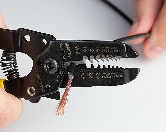 Dezizolator conductori electrici cu diametre de 0.6 - 2.6 mm [4]