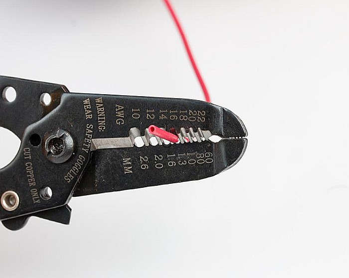Dezizolator conductori electrici cu diametre de 0.6 - 2.6 mm [5]