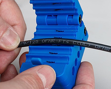 Cutit cu taiere longitudinala si transversala pentru extras buffere din cabluri de 2,9-6,8mm [7]