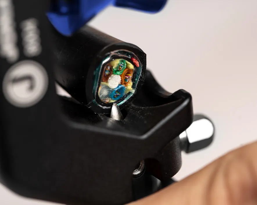 Cutit pentru indepartat mantaua cablurilor armate de 4-28mm [5]