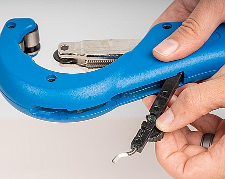 Cutit pentru taiat tuburi (6.3-76mm) cu functie de debavurare [4]