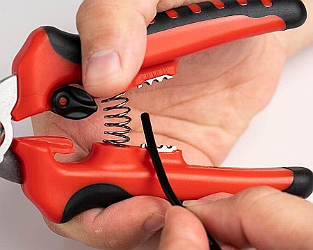Heavy Duty Scissor With Wire Stripper [3]
