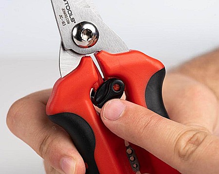 Heavy Duty Scissor With Wire Stripper [11]