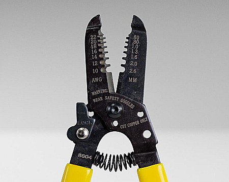 Dezizolator conductori electrici cu diametre de 0.6 - 2.6 mm [1]