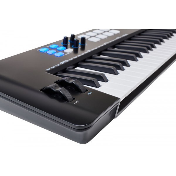 Alesis V61 MKII [8]