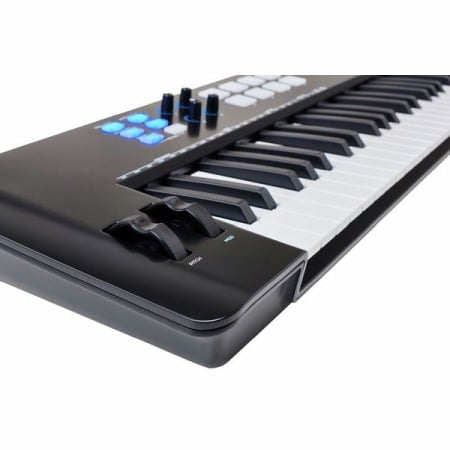 Alesis V61 MKII [1]