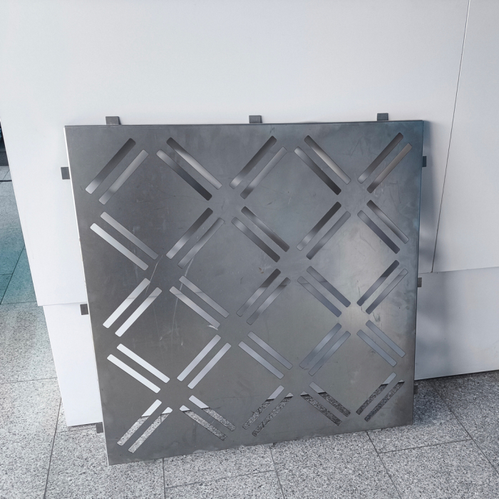 gard-decupat-laser-model-modern-ploiesti.jpg [4]