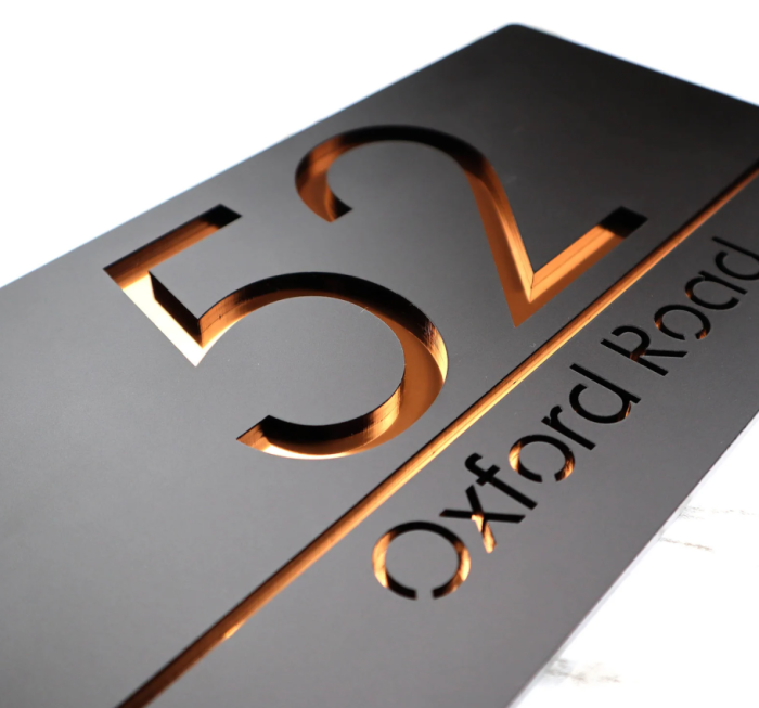 semn-metalic-personalizat-fara-fundal-taiere-laser.jpg [3]