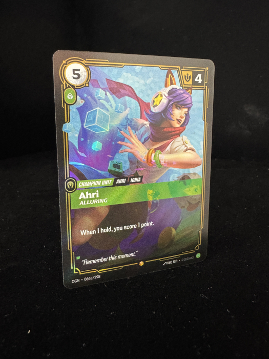 Ahri, Alluring (V.2 - Showcase) OGN066 - NM | Riftbound Origins [3]