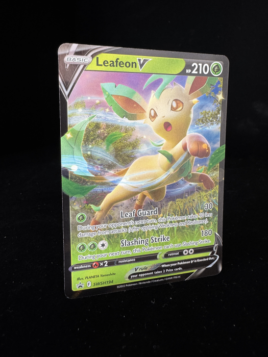 Leafeon V (SWSH194) - NM | Pokemon SWSH Black Star Promos [3]