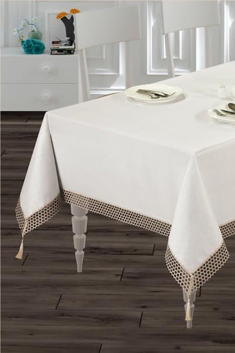 Față de masă albă cu broderie și ciucuri – 140x180 cm [2]