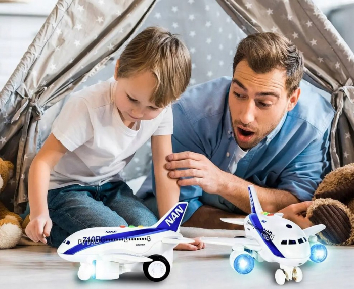 Avion 1:200 cu lumină și sunet [7]