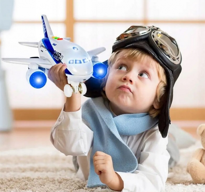 Avion 1:200 cu lumină și sunet [6]