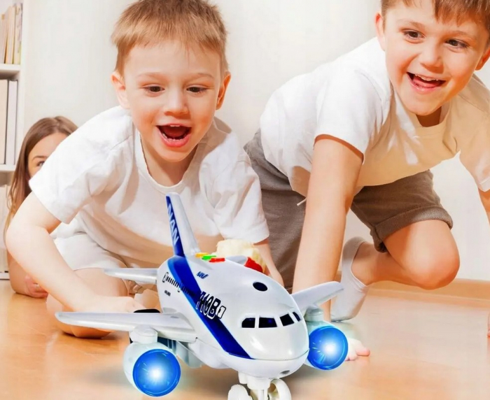 Avion 1:200 cu lumină și sunet [5]