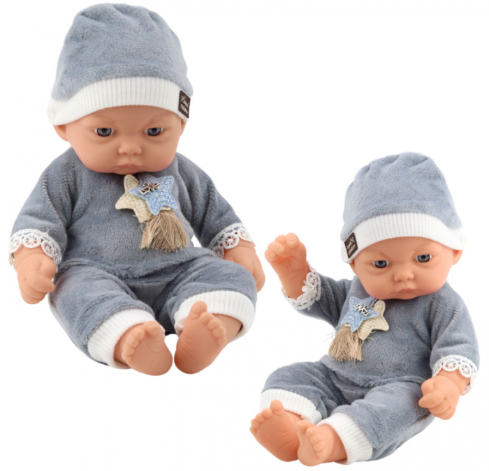 Păpușă bebeluș în pijamale gri cu stelute și căciuliță [1]
