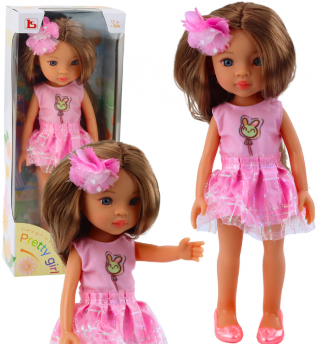 Păpușă în rochie roz, păr lung castaniu, agrafă cu floare [1]