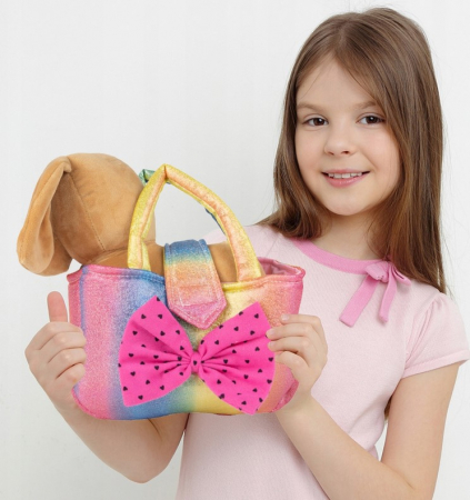 Cățeluș de pluș într-o geantă elegantă [2]