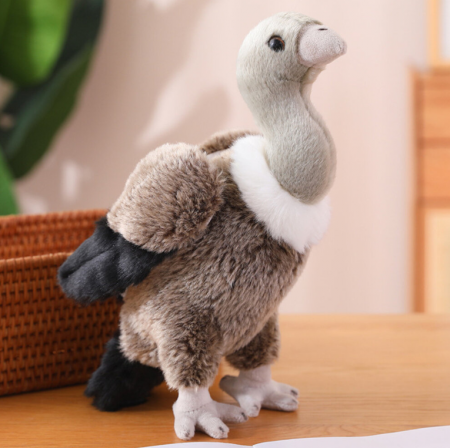 Jucarii de plus - Vultur de pluș, înălțime 25 cm, realizat dintr-un material moale și plăcut la atingere