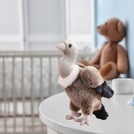 Vultur de pluș, înălțime 25 cm, realizat dintr-un material moale și plăcut la atingere [2]