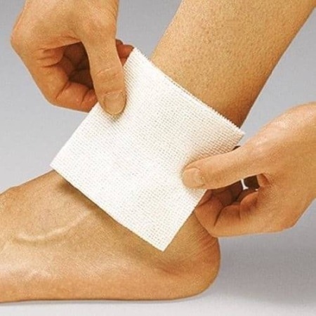 Comprese sterile din material netesut 5cm x 5cm Medicomp Extra [1]