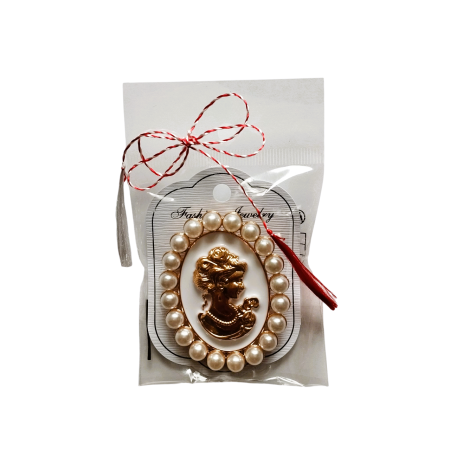 Martisor brosa camee alb cu perle, model 33 [1]